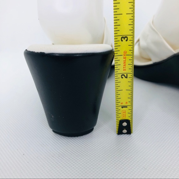 Italian Shoemakers Leather Wedge White Sandals - Picture 3 of 7